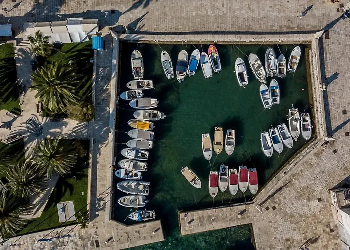 Hvar De Luxe Apartments 1