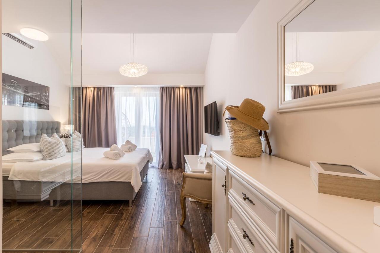 Hvar De Luxe 1 *