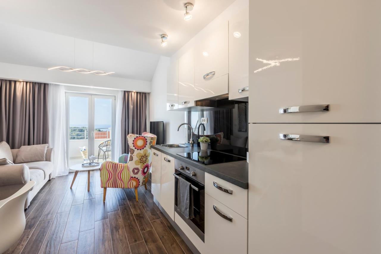 Hvar De Luxe 1 *